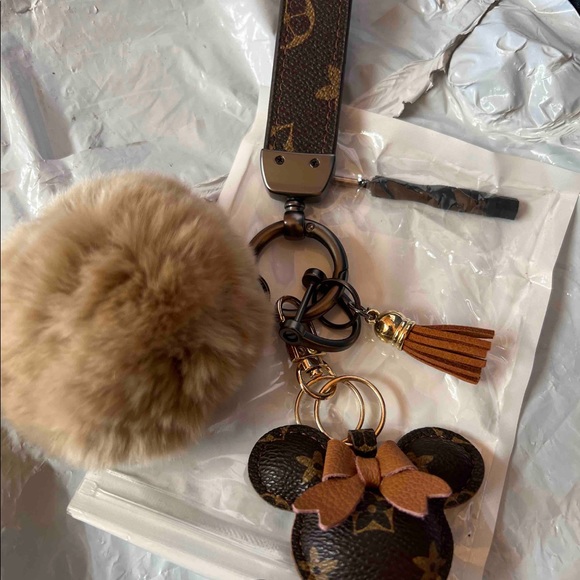 Gorgeous design keychain - Picture 2 of 3